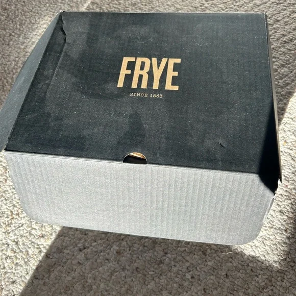 NWB Frye Reina Bootie in Ash - Picture 3 of 11